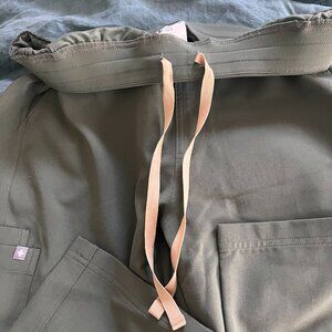 Moss Figs Medium Short scrubs